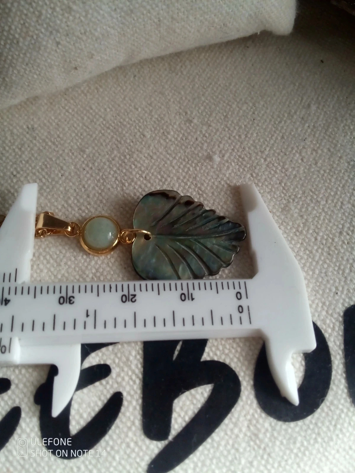 Collier feuille en abalone, connecteur en pierre d'aventurine – photo 2